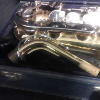 Vito Eb Alto Saxophone serial 041809 - Lacquer image 3