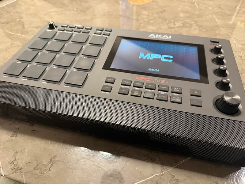 Akai MPC Live II Standalone Sampler / Sequencer