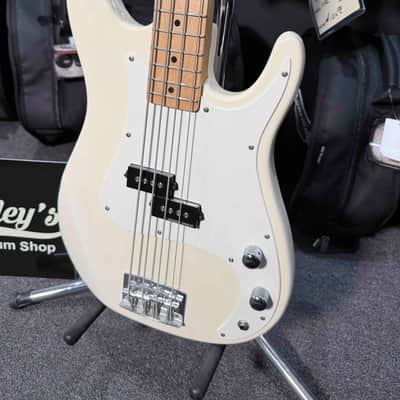 Vintage USA-Made 1995 Peavey Fury Series 4-String Bass Guitar in Gloss White (JC) image 3