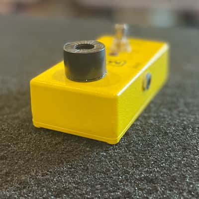 MXR M148 Micro Chorus Yellow Modulation Effect Pedal for Electric Guitar image 6