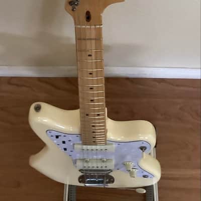 Fender American Professional Jazzmaster White with Maple Fretboardwith Rhythm Circuit, Lindy Fralin Noiseless Pickups and Hardshell Case 2017 image 4