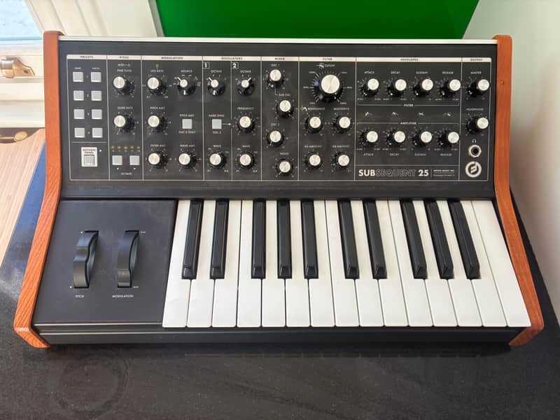 Moog Subsequent 25 Analog Synth + case Bild 1