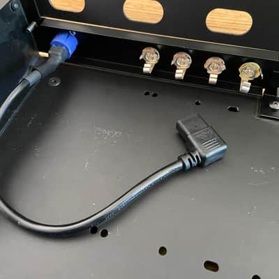 Vertex Pedalboard with Custom Patch Bay image 4