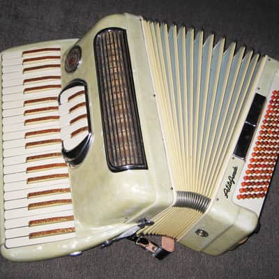 Lo Duca Brothers PetiteGrande Accordion image 2