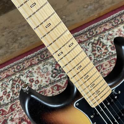 PJD Woodford Standard Plus HSS / Tremolo - 3-Tone-Sunburst + Made in England + NEW + 2,898 kg ! image 7