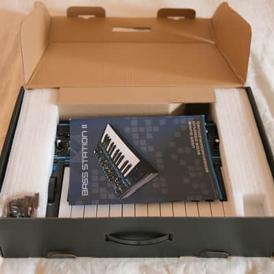 Novation Bass Station II 25-Key Monophonic Synthesizer 2013 - Present - Black image 4