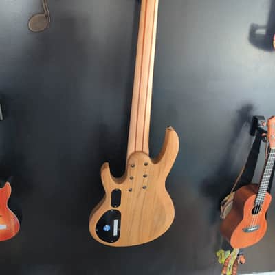 ESP LTD B-206 2025 - Natural image 2