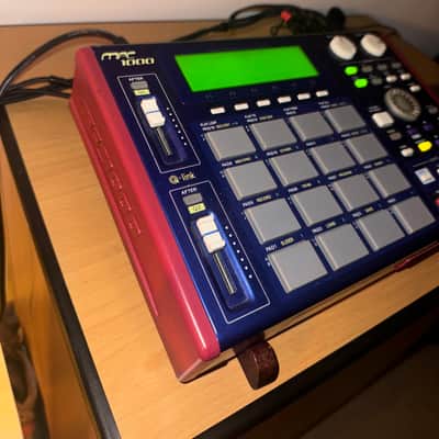 Akai MPC1000 Music Production Center 2004 - 2013 - Blue image 3