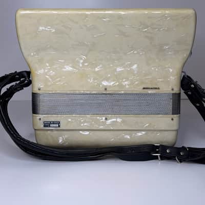 Pearl White Universal Piano Accordion LM (41Key/120Bass) W/ Microphones image 6