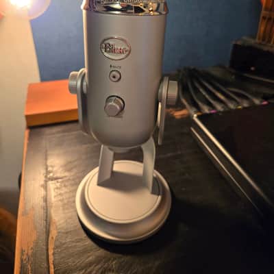Blue Yeti Multipattern USB Microphone, MINT image 4