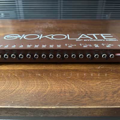 CIOKS Ciokolate 100-800mA 16-Outlet 4-24v Power Supply 2010s - Black image 2