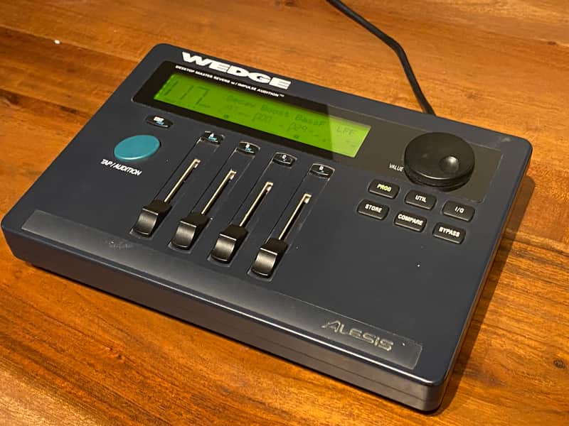 Alesis Wedge Desktop Master Reverb black image 1