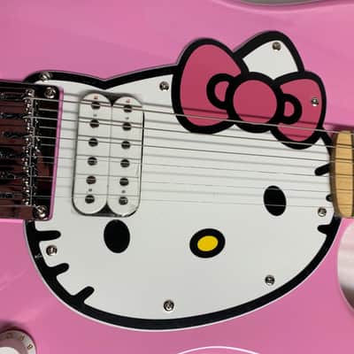 Fender Squier Hello Kitty Stratocaster w/matching gig bag, strap, original box Pink 2005 Rare Like image 6