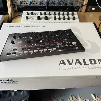 Abstrakt Instruments Avalon Bassline 2016 - White -TB-303 clone synth image 2