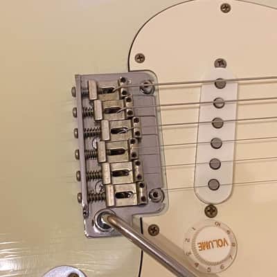 Suhr Classic S Antique 2018 - Olympic White over 3-tone Sunburst, heavy relic image 5