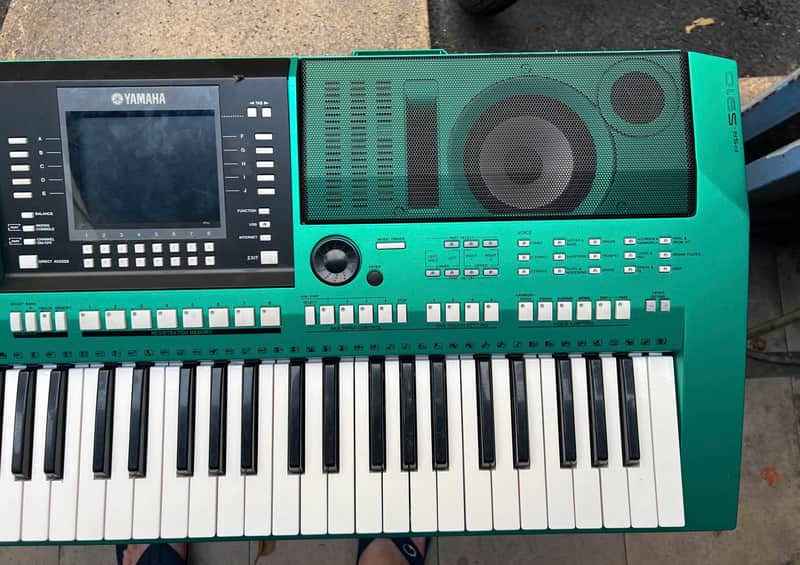 Yamaha PSR-S910 61-Key Arranger Workstation Custom Green image 1