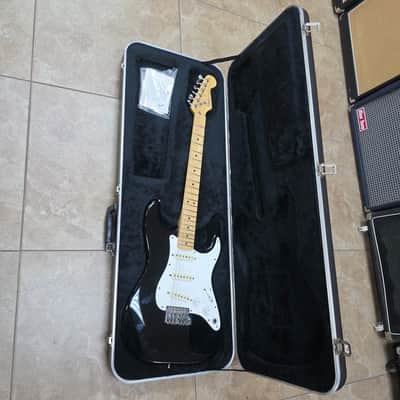 Fender Standard Stratocaster (2-Knob) with Maple Fretboard 1983 - 1984 - Black image 17