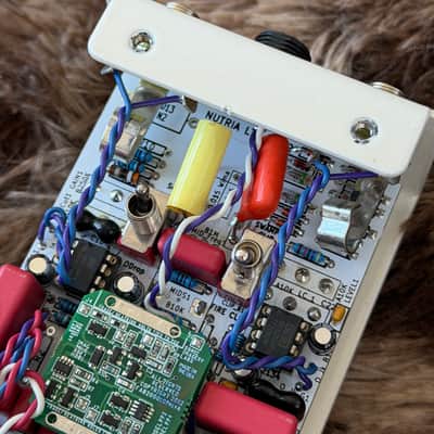 Pettyjohn Electronics Lift Original V1 - White image 11