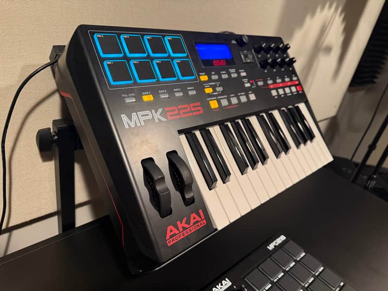 Akai MPK 225 | Reverb