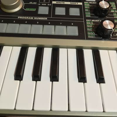 MicroKorg with PSU and clean battery compartment image 9