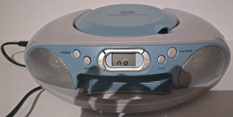 Tesco BB-060 Portable CD Radio - AM/FM, CD & CD-R/CD-RW Playback image 1