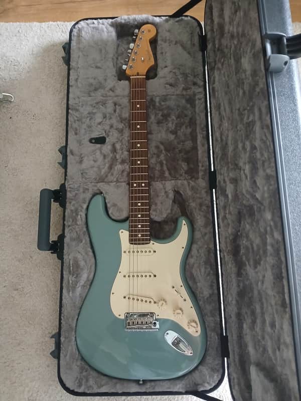 Fender American Professional Stratocaster with Rosewood Fretboard 2017 - 2019 - Sonic Grey