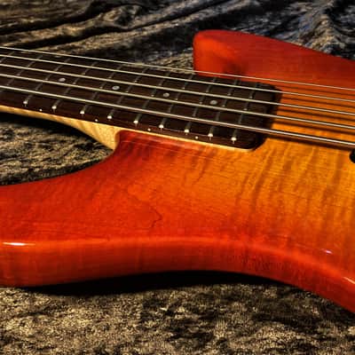 Guild SB605 1985 Sunburst Flame Maple Guild Pilot Bass USA Built Guild Acoustics 5 String Electric image 4