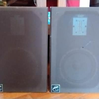 Infinity Qe speakers in good condition -1970's image 2