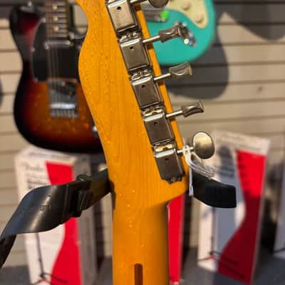 Fender Pre-Owned 50s Telecaster with Bigsby, Cowhide Pickguard image 10