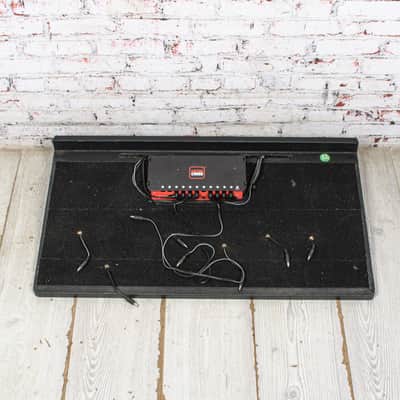 Gator - Large Pedalboard w/POWER-12 PSU & Bag - USED image 1