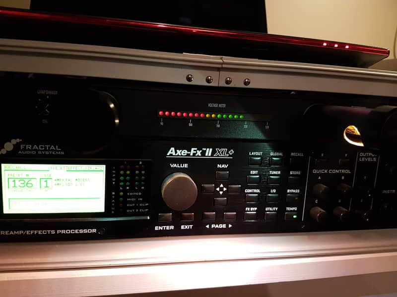 Fractal Audio Axe FX II XL+ & Furman PL Plus C & Gator Rack Case