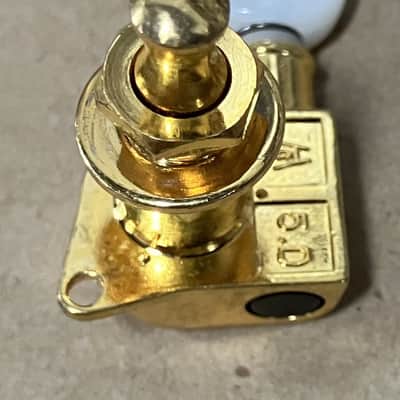 Grover- mini tuner, gold with pearl button, single tuner image 3