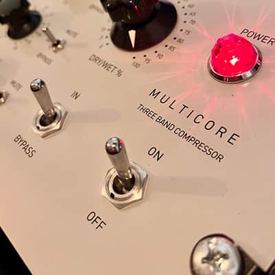 IGS Audio Multicore 2025 - Off white image 2