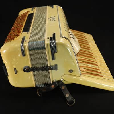LIRA Model 10 Piano Accordion 41 Collectors Grade image 4