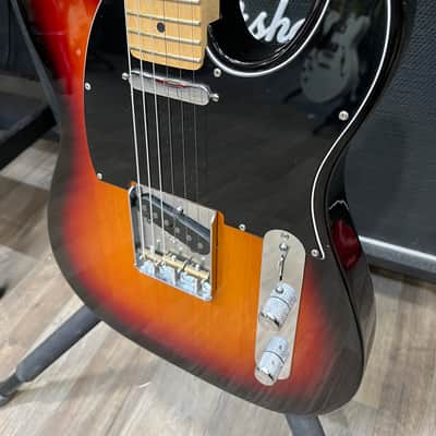Fender American Special Telecaster with Maple Fretboard 2011 - 3-Color Sunburst image 4