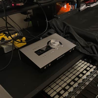 Universal Audio Apollo x4 Gen 2 Thunderbolt Audio Interface 2024 - Present - Silver image 3