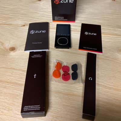 Microsoft Zune 4GB with all original packaging and accessories image 1