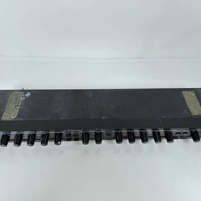 Alesis 3630 Compressor RMS/Peak Dual Channel Compressor Limiter With Gate image 4