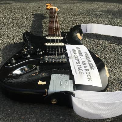 Kurt Cobain Vandalism Strat Nirvana Squier 1998 Left handed Guitar Road Worn stratocaster Seymour tb image 2