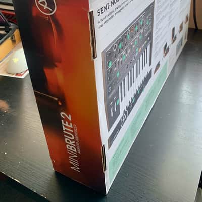 Arturia MiniBrute 2 Semi-Modular Analog Synthesizer & Step Sequencer 25-Key image 14