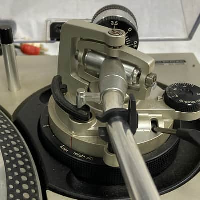 Technics SL-1600 MK2 Direct Drive Automatic Turntable image 5