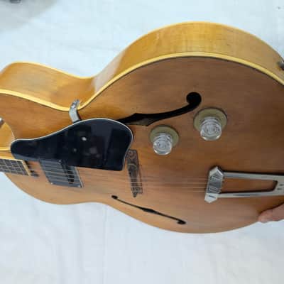 1951 Gibson Electric Tenor Archtop Guitar – 4 String – Blonde – P90 – A-7233 – Case image 11