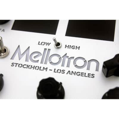 Mellotron M4000D 37-Note Digital Mellotron-Style Keyboard - White image 3