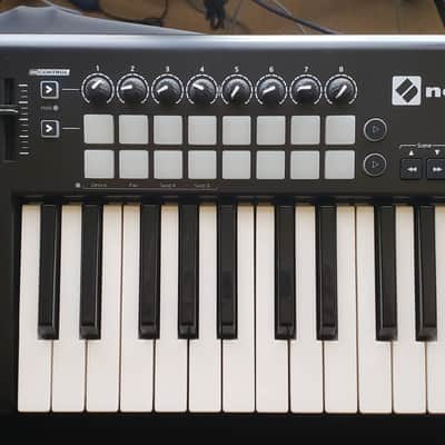 Novation LaunchKey 25 MkII Keyboard Controller