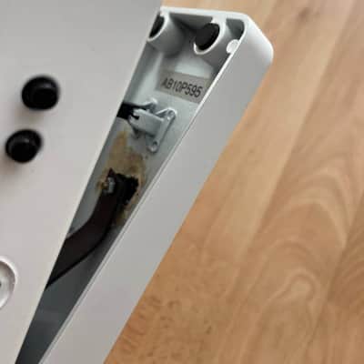Dunlop 105Q Cry Baby Bass Wah 1999 - Present - White image 5