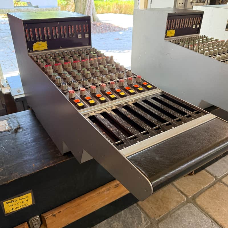 POLYGRAM (Deutsche Grammophon) 8 channel desk recapped!