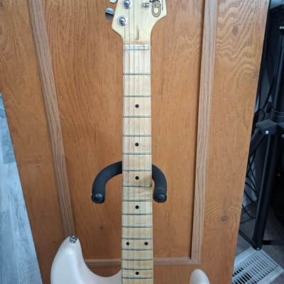 G&L Tribute Legacy - Olympic white- with Deluxe Fender gig bag image 4