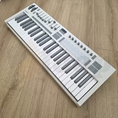 Novation Launchkey 49 MKIV MIDI Keyboard image 6