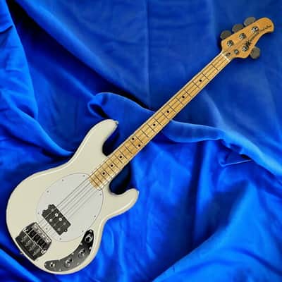 Ernie Ball Music Man StingRay 4 "70's Retro", Gloss White / Maple image 2