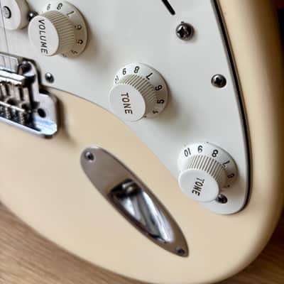 Fender American Standard Stratocaster with Rosewood Fretboard 2011 - Olympic White image 8